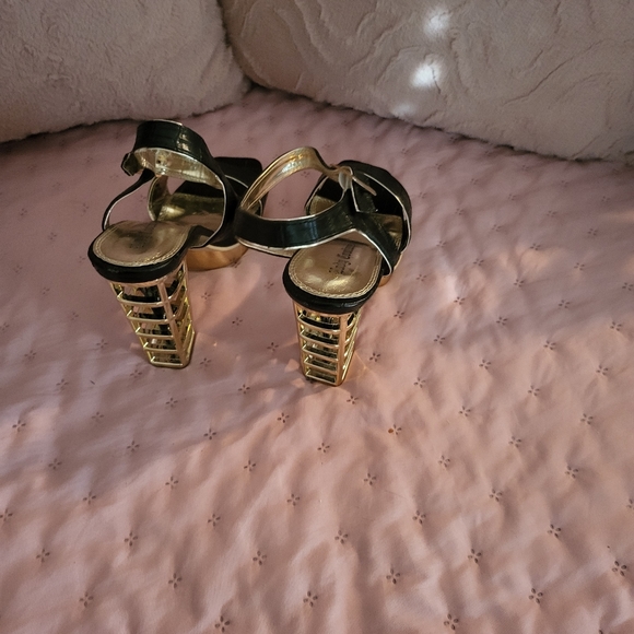 Shoes - Picture 3 of 4